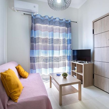 Joyfull Apartment In พีเรียส ภายนอก รูปภาพ